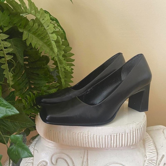 [SOLD] Y2K Vintage Nine West Square Toe Pumps - Picture 6 of 8